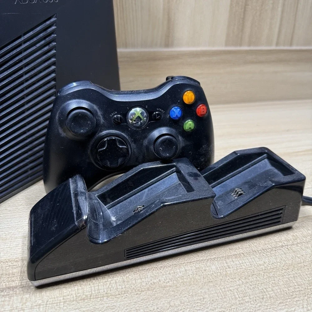 Xbox 360 S 4GB Console, Box, Controller, Dock, Kinect, Cords. Black Tested Works